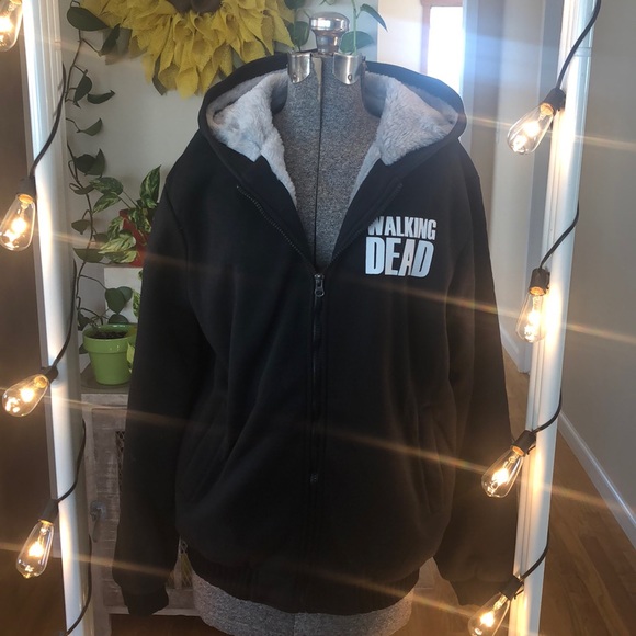 THE WALKING DEAD LINED WINGED HOODIE - Picture 2 of 12
